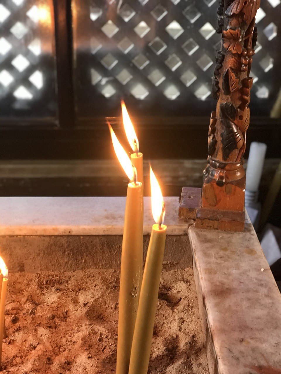 Свечи в храме Киприана и Устиньи