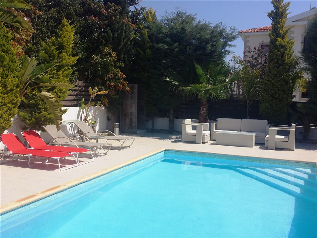 Купить дом на Кипре в Айа Текле с бассейном