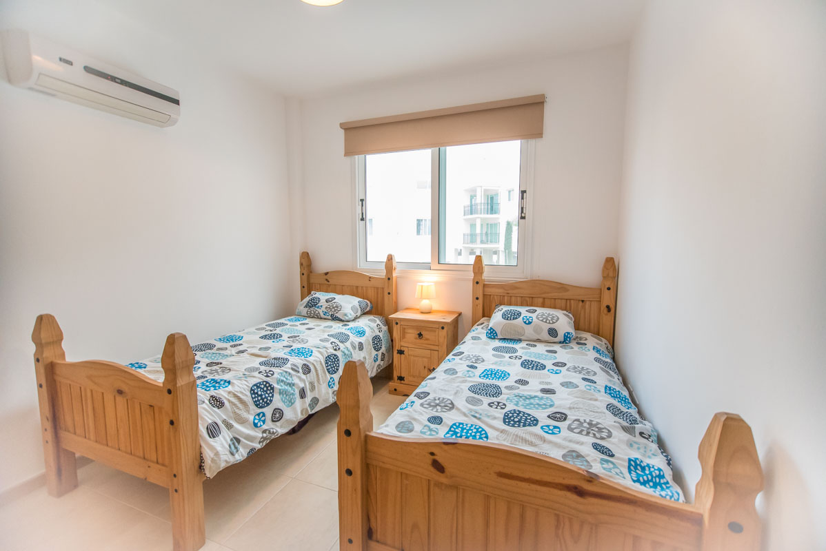 Уютная спальня в квартире на Кипре