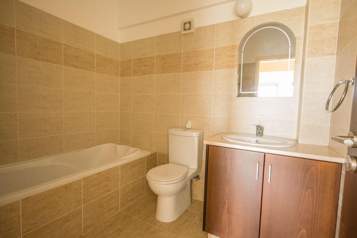 Ванная комната в апартаментах в Паралимни