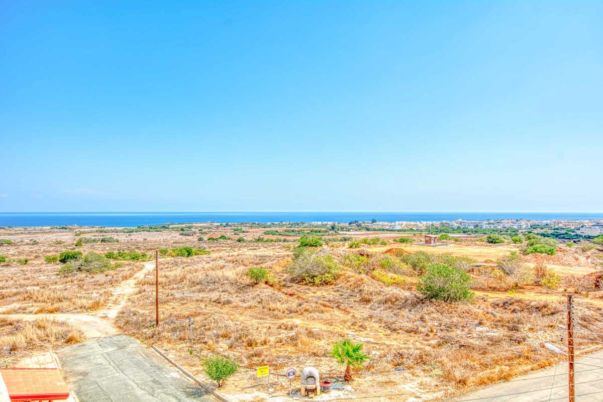 Вид на море из квартиры на Кипре