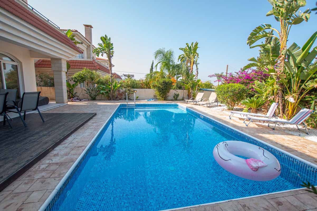 Кипр виллы с бассейном на продажу