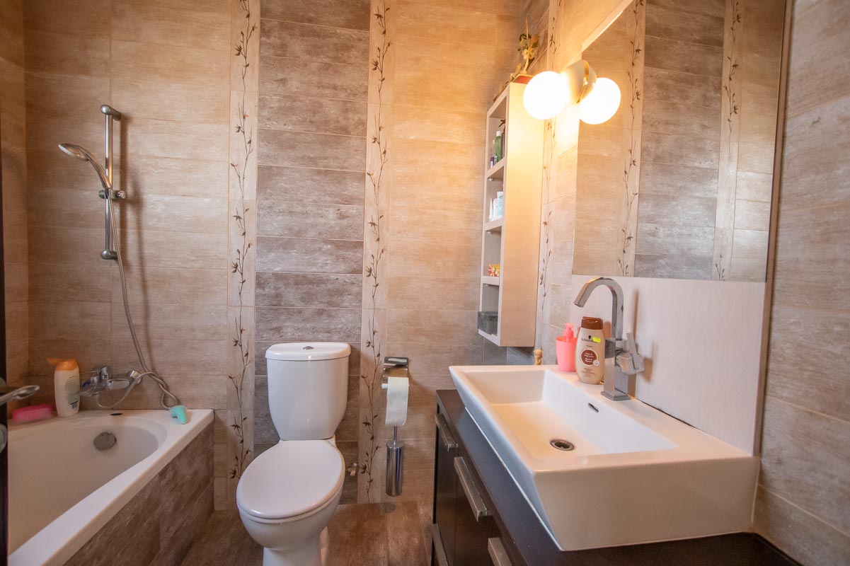 Трехспальный дом в Ливадье - ванная