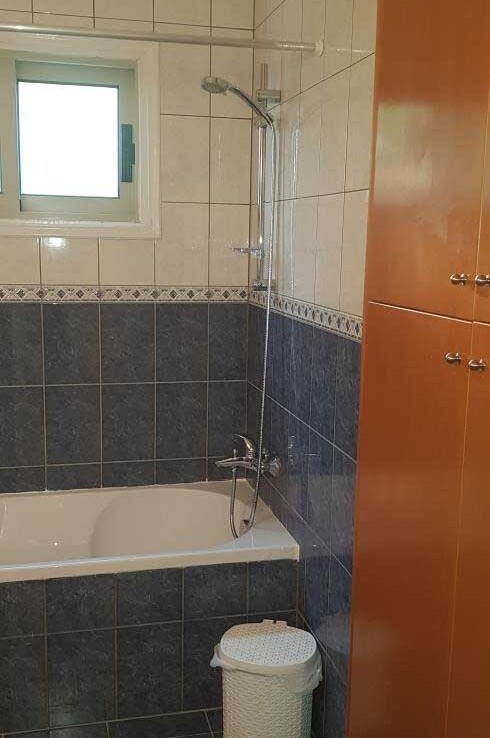 Трехспальные апартаменты в Каппарисе - ванная