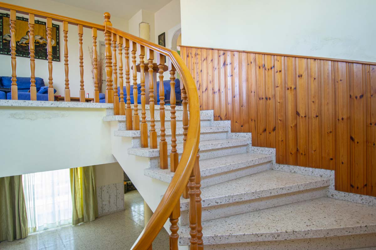 Дом в Ормидии - лестница