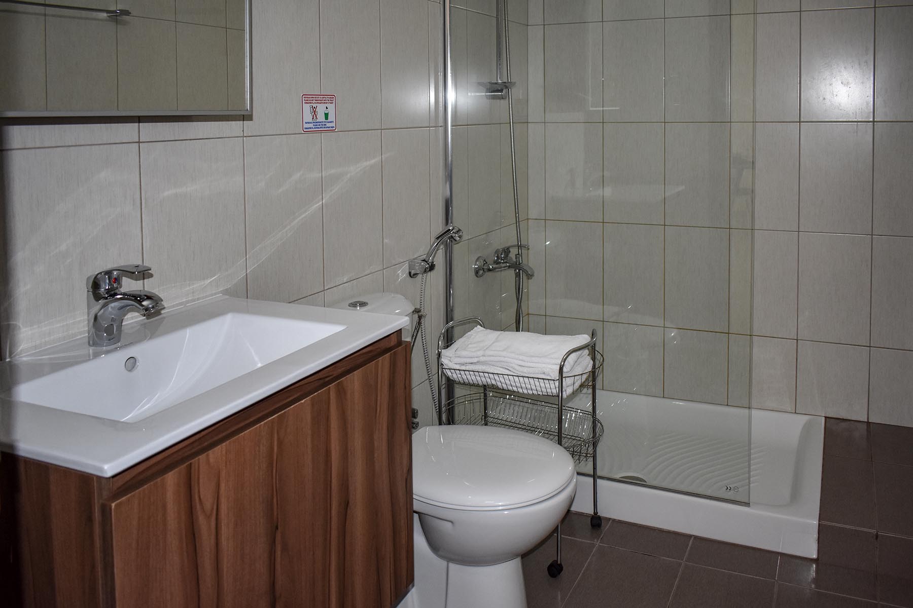 Современные апартаменты в Каппарисе - ванная