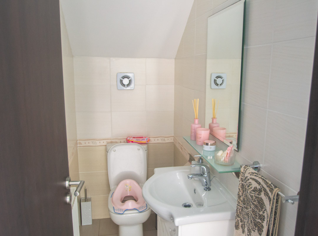 Трехспальная вилла в Каппарисе - гостевой туалет