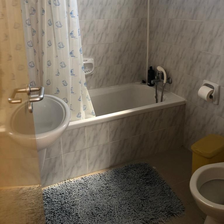 Двуспальный дом в Перволии - ванная