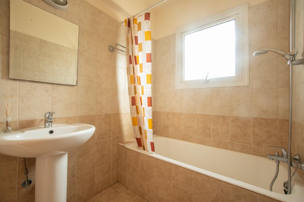 Трехспальная квартира в Каппарисе с титулом - ванная