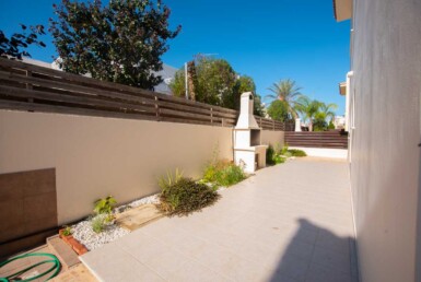 6-3-bed-house-in-Paralimni-5898