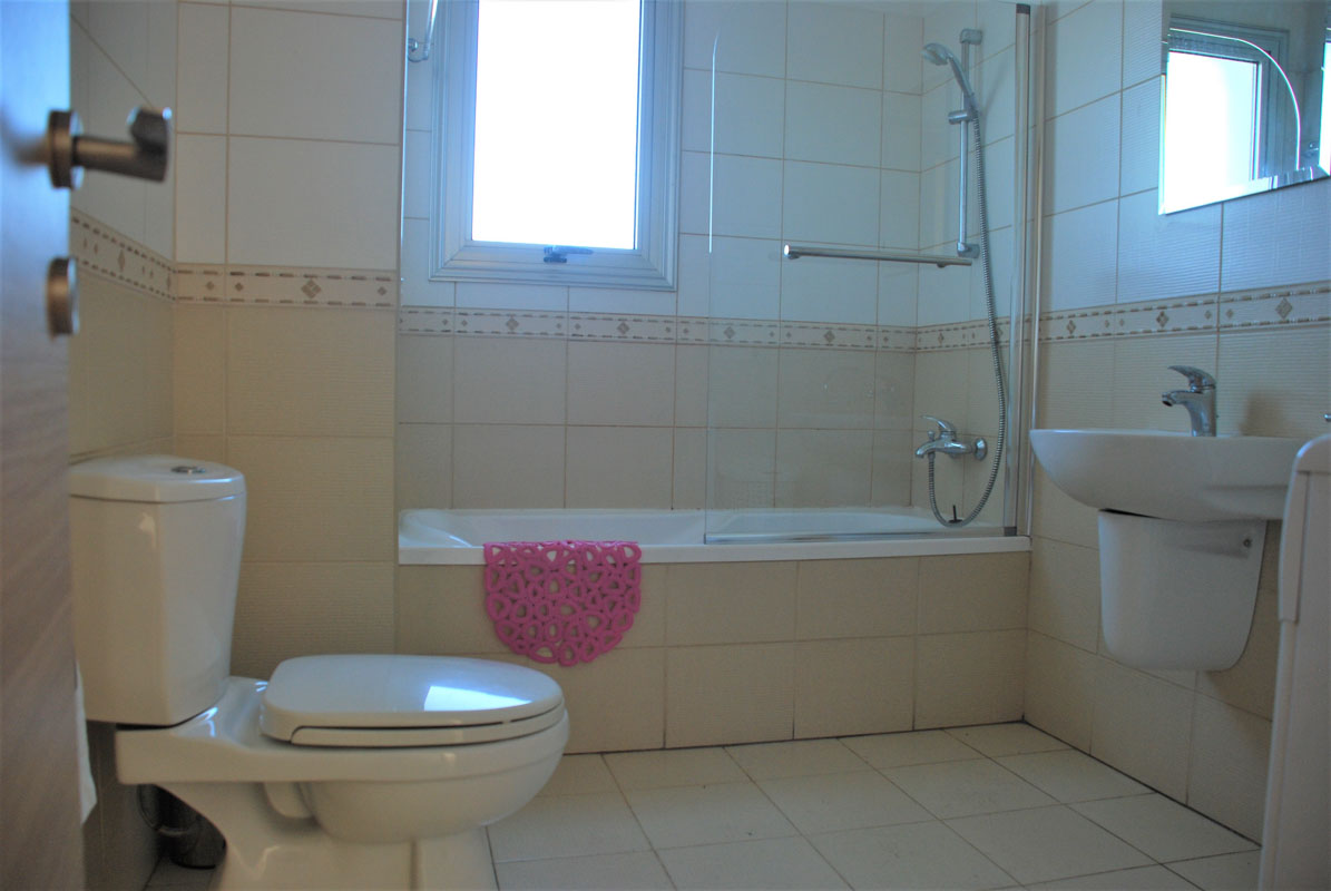 Трехспальная квартира в Каппарисе - ванная