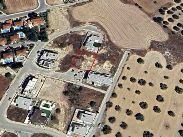 Земельный участок в Ороклини